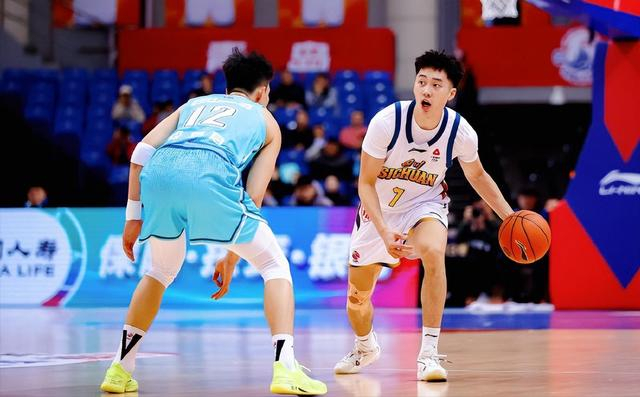 四川男篮欠薪危机引发球员罢赛，32连败暴露运营