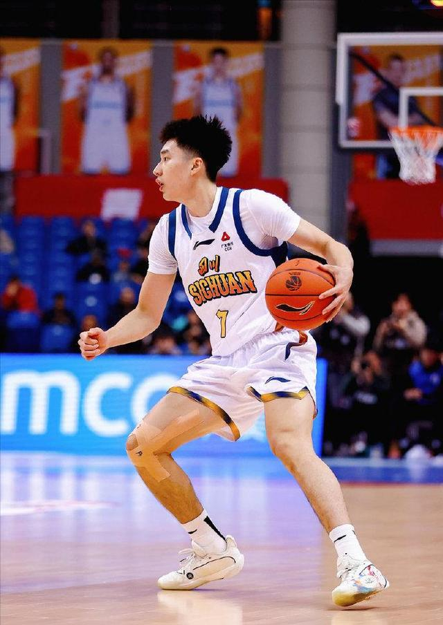 四川男篮欠薪危机引发球员罢赛，32连败暴露运营