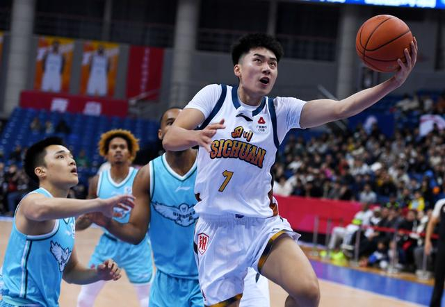 四川男篮欠薪危机引发球员罢赛，32连败暴露运营