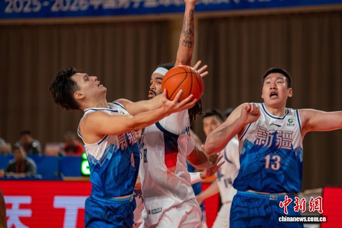 新疆男篮四连败陷低谷 山东男篮强势登顶