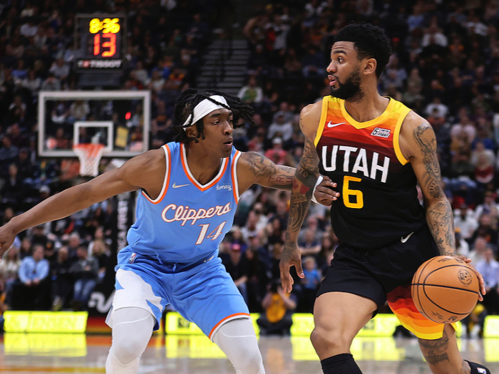 从防守悍将到进攻核心，沃克率老鹰大胜魔术