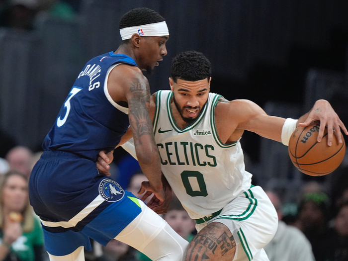 从防守悍将到进攻核心，沃克率老鹰大胜魔术