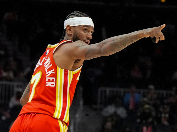 从防守悍将到进攻核心，沃克率老鹰大胜魔术