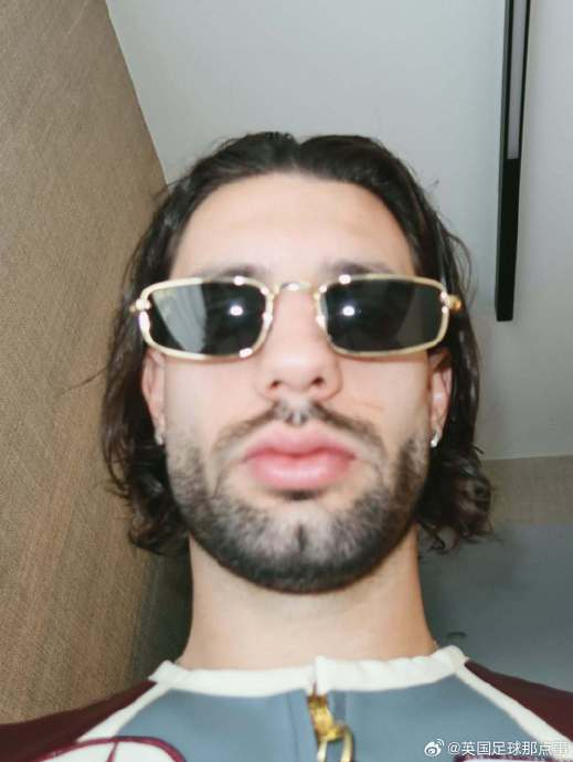 索博斯洛伊国家队报道日引热议 球员动态引关注