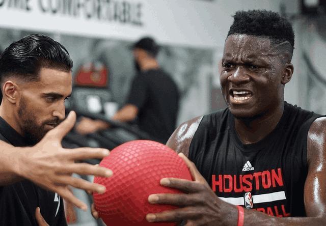 火箭队季后赛首战对阵湖人队 阵容调整成关键战