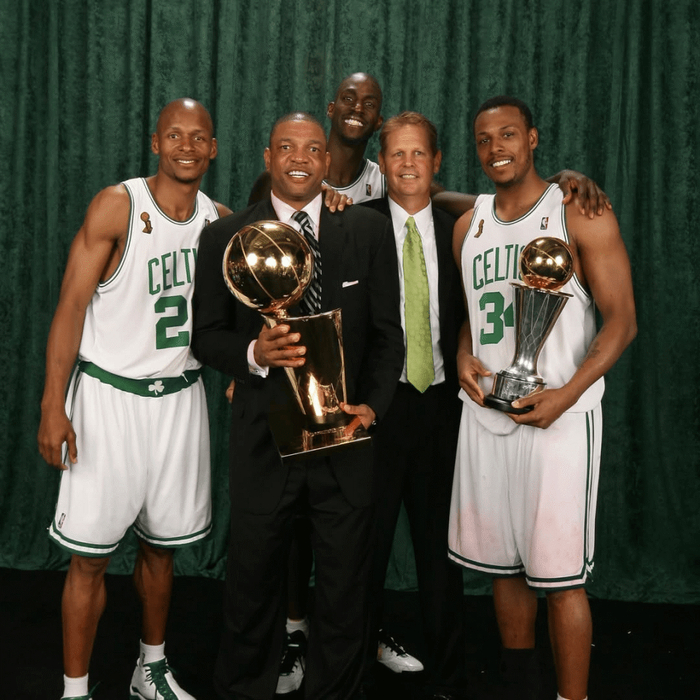 雄鹿主帅里弗斯关键战役前要求球员查履历 传递